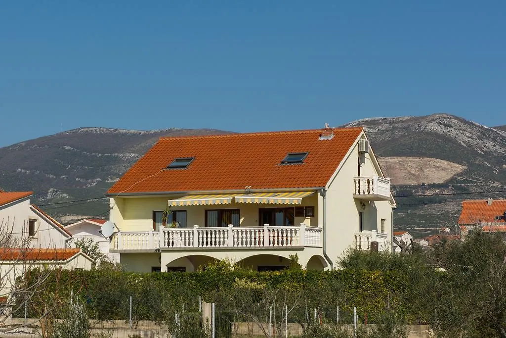 Apartments Corana Kaštela 0*,  Kroatië