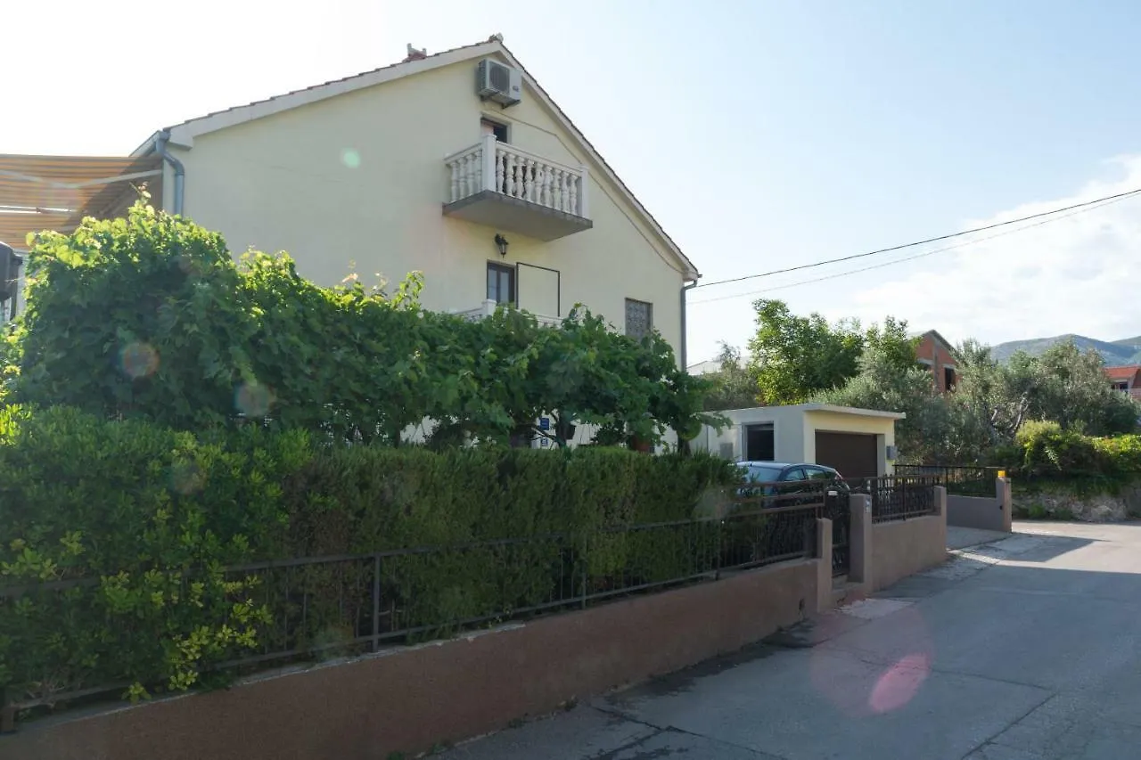 Apartments Corana Kaštela